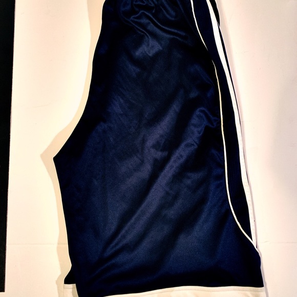 Adidas  means shorts - Picture 4 of 7